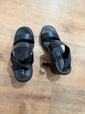 Madden Girl Black Strappy Leather Platform Sandals